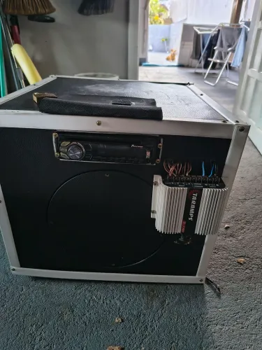 Caixa de som para anúncio de moto