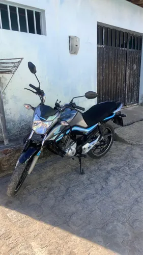 Titan 2019 impecável