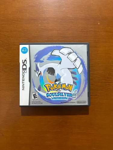 Jogo Pokémon Soul Silver (c/ caixa, manual e encartes, sem pokéwalker e luva)