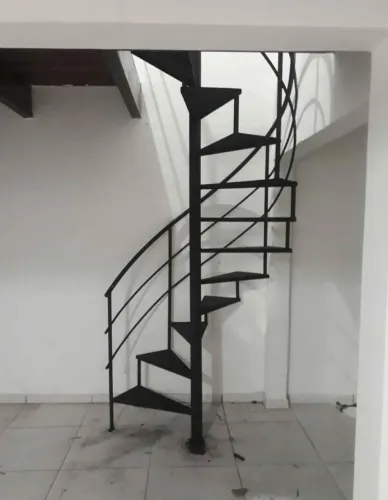Escadas em ferro pronta entrega