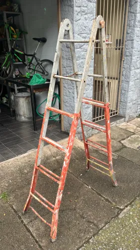 Escada profissional reforçada 