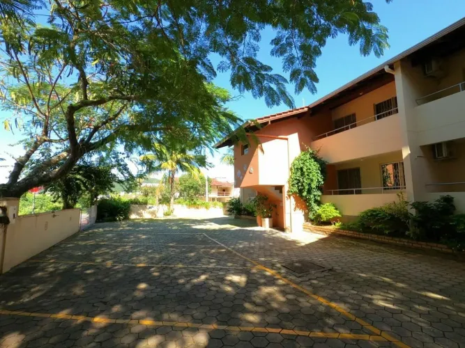 Casa em Rua Tinguaçu, Esq. Av. Fragata - Bombas - Bombinhas/SC