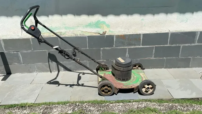Máquina de cortar grama TRAPP MC 50e 220V