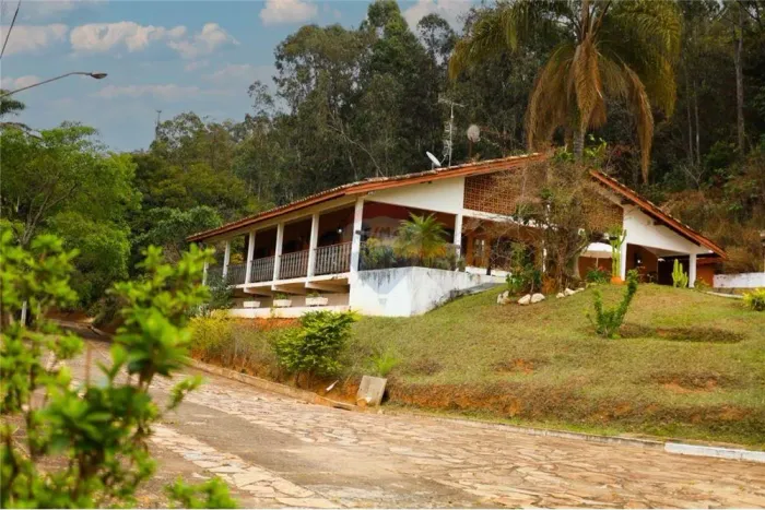 RE/MAX VENDE SITIO 2 CASAS 9 QUARTOS 12 MILHÕES CENTRO ÁGUAS DE LINDÓIA / SP