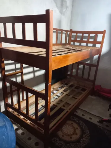 Vendo beliche madeira maciça ele ocupa pouco espaço entrego