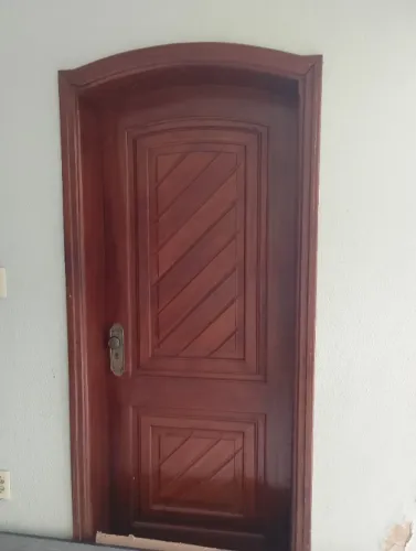 Porta madeira maciça completa