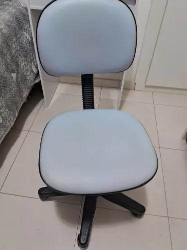 Cadeira giratória lilás, surper ,conservada