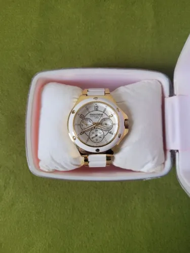 Relógio feminino da marca Mondaine branco e dourado - Funcionando, bateria nova, com caixa