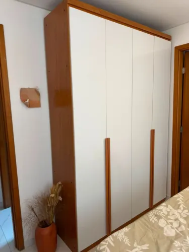 Guarda roupa 04 portas semi-novo MDF