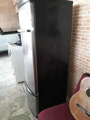 Excelente geladeira usada em perfeito estado preço r$ 800  NÃO COBRO TAXA DE ENTREGA