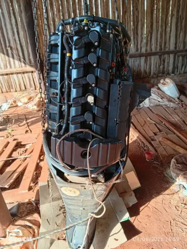 Vendo 2 motores de poupa Mercury 225 verado 4 tempos injetado com supercharger.para peças