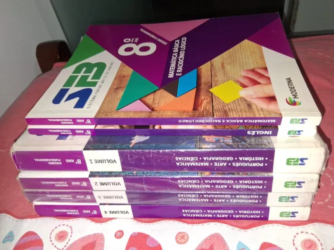 Venda de kit de livros usados sistema farias brito para alunos do 8° ano em ótimo estado