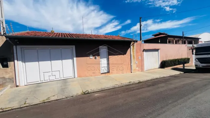 CASA COM ÓTIMA LOCALIZAÇÃO