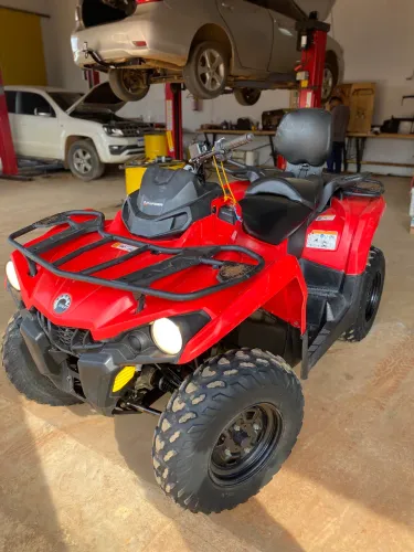 Quadriciclo can am 570 4x4