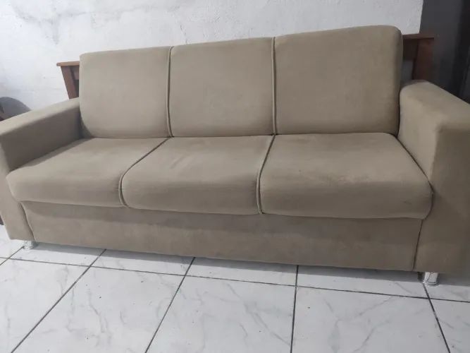 Sofá 3 lugares em bom estado na cor camurça 