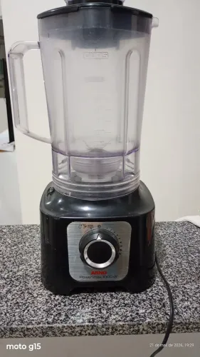 Vendo um liquidificador 