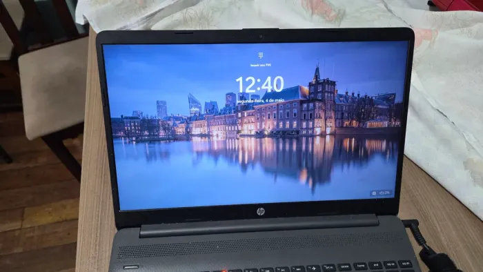 HP 25015.6 inch G9 i3 8gb ram 256gb ssd NotebookPC