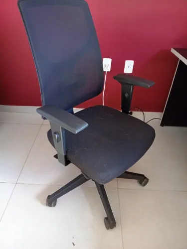 Cadeira Cavaletti Yon ergonômica, encosto em tela, 2025 