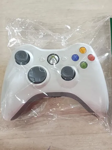 O primeiro controle de xbox 360 modelo arcade  na cor branca original seminovo impecável 