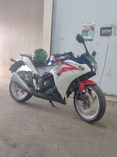 HONDA CBR 250R TRICOLOR