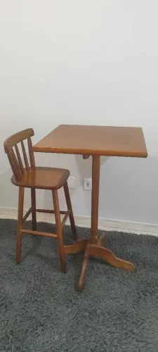 Mesa Bistrô de madeira 