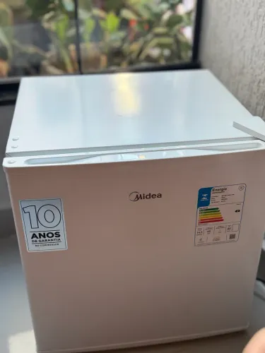 Frigobar midea 45lts semi novo ainda na garantia
