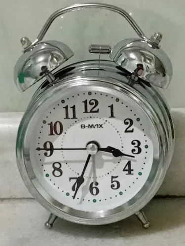 Lindo relógio despertador produto novo