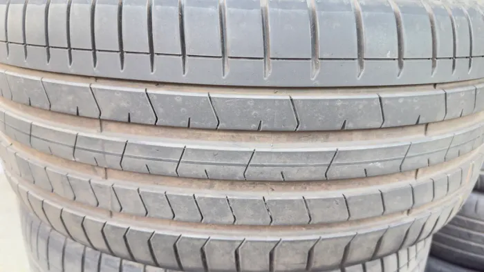 Pneus 275/35/22