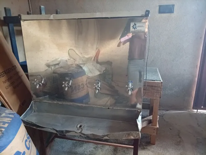 Vendo bebedouro em bom estado