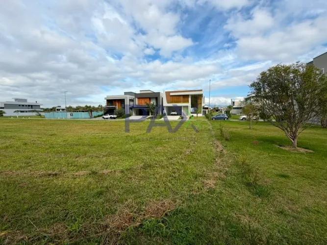 Lote de 360m² à venda no Reserva da Pedra