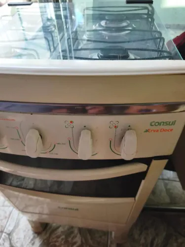 Vende-se Fogão Cônsul 4 bocas usado