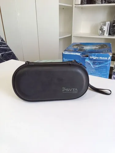 Vendo Case Preta Sony PlayStation Vita 2000 Semi novo