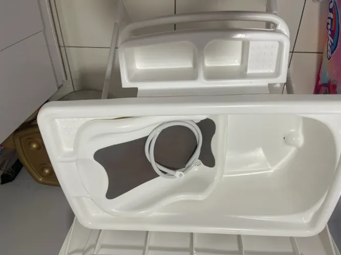 Banheira com suporte e trocador