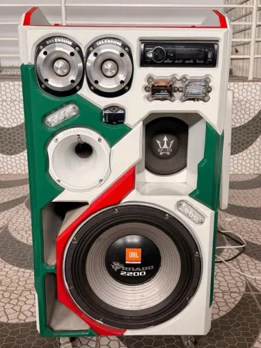 Caixa de som Trio BOB? só equipamento Top.