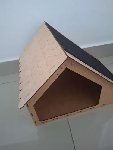 Casinha em MDF com arranhador 