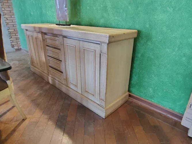 Aparador de sala de jantar em patina