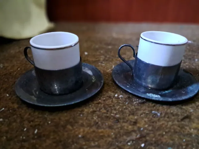 Par de Xícaras de Café Vintage Pozzani com Suporte e Pires banhados em Prata 90