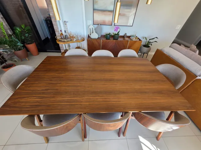 Mesa de Jantar madeira maciça Nogueira - Alto Padrão