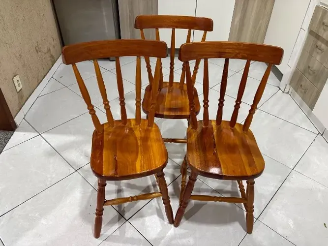 3 Cadeiras de Madeira
