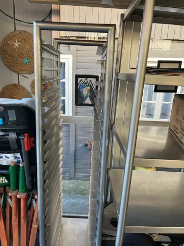 Vendo Carrinho e Estante de Inox