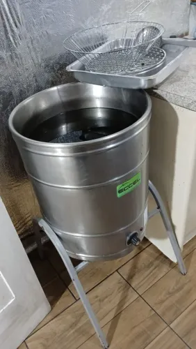 Vendo fritadeira usada