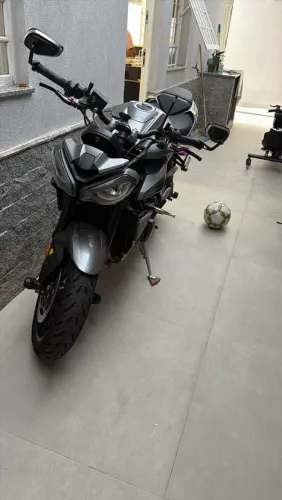 Triumph Street Triple 765 R 2024