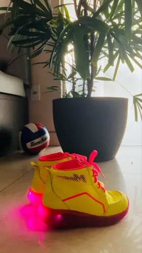 Tênis de rodinha e Leds rosa