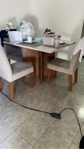 Mesa com 3 cadeiras