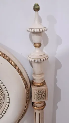 Linda cama antiga  raro da época impecável 