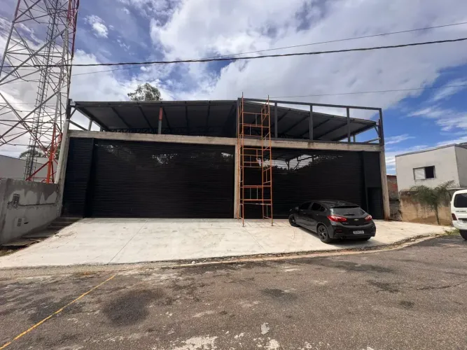 Galpão para locação 350m2 Pé direito alto entrada separada com 20 metros - Polvilho - Caja