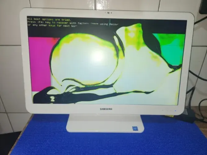 Computador Samsung All in One - Celeron 1.8 Ghz + 4gb DDR4 - Tela quebrada