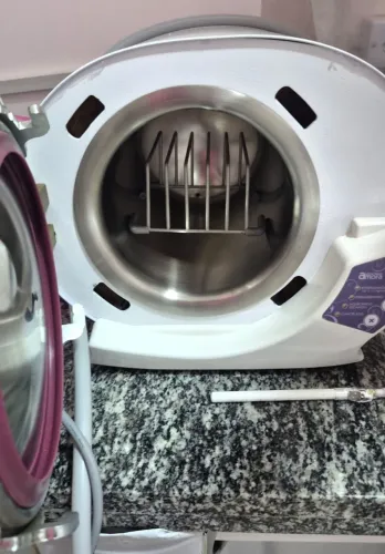 Autoclave Amora clistófoli 4 litros. Bivolt: 127/220