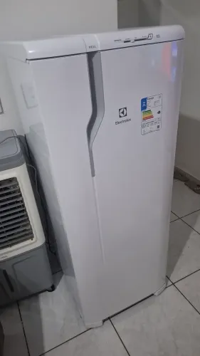 Geladeira Electrolux RE31 (240 Litros) Usada