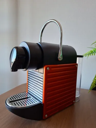 Cafeteira Nespresso Pixie Vermelha 